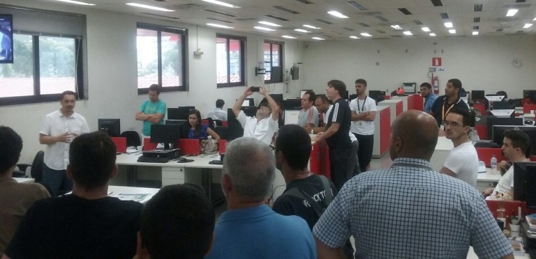 Jornalistas do Hoje em Dia fazem assembleia e decidem sobre pagamento de salário