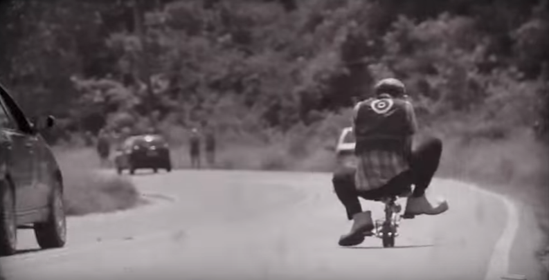 Ciclovia Caran Alter - Vídeo do jornalista Palestina Israel que conta uma cômica história de um palhaço e sua bicicleta.