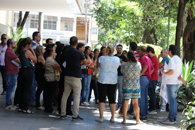Greve dos trabalhadores do Estado de Minas é mantida