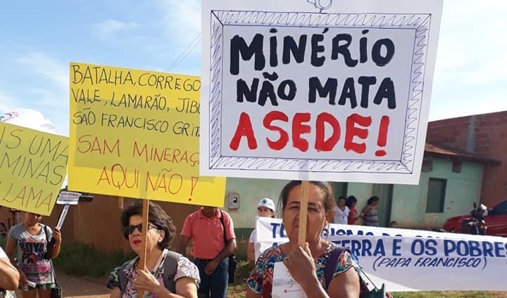 Comunidade de Vale das Cancelas, no Norte de Minas, protesta contra projeto de mineroduto