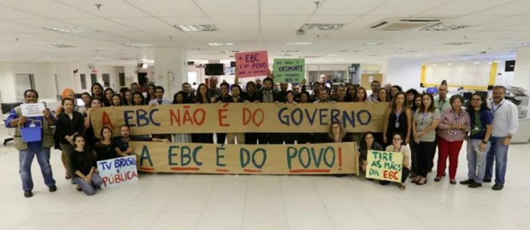 Comunicação pública passa a ser o alvo da extrema direita no país