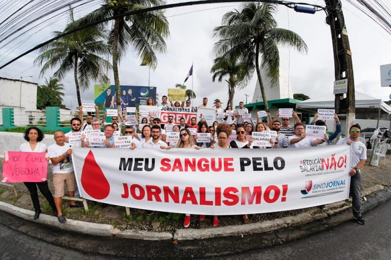 Em retaliação à greve, afiliada da Globo demite 15 jornalistas em Alagoas