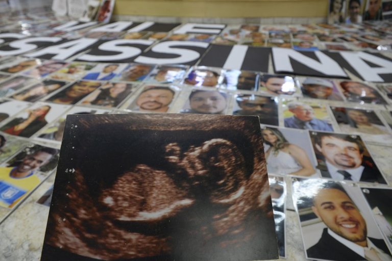 Assembleia registra em placa de aço nomes dos mortos no crime da Vale