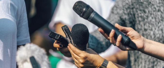 Cartilha sobre medidas legais para proteção de jornalistas contra assédio online