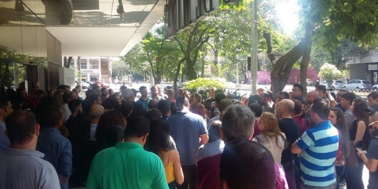 Estado de Minas não paga salários e jornalistas fazem paralisações