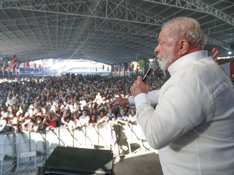 São Bernardo do Campo (SP) 23/07/2023 - Presidente Luiz Inácio Lula da Silva (c), participa do evento de posse da nova diretoria do Sindicato dos Metalúrgicos do ABC. Foto: Paulo Pinto/Agência Brasil