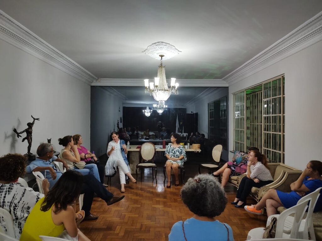 Reflexões sobre os impactos das redes e fake news sobre a saúde mental dos profissionais de comunicação fizeram parte do diálogo promovido pelo movimento Imagens e Vozes de Esperança (IVE) e o Sindicato dos Jornalistas de Minas Gerais (SJPMG)