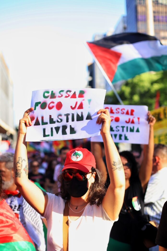 manifestacao pro palestina enquanto brasileiros se manifestam a favor da palestina, a imprensa comercial defende israel - Fotos: Roberto Parizotti