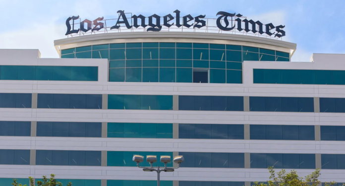 Los Angeles Times – maior jornal do país fora da Costa Leste -, que demitiu 20% de sua redação, num total de 115 pessoas - fachada do prédio do jornal - foto: divulgação