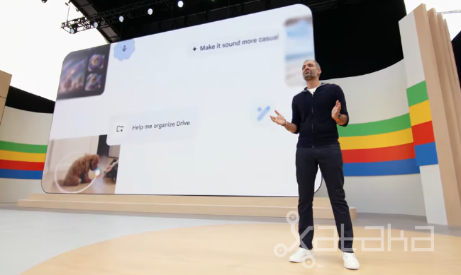palestrante diante de tela grande ao fundo para apresentação da ia do google. Foto: DEvulgação